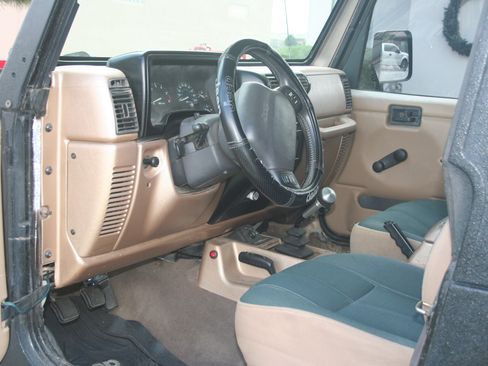 Used 1999 Jeep Wrangler Sahara image 9