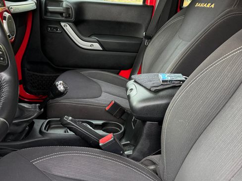 Used 2013 Jeep Wrangler Unlimited Sahara w/ Connectivity Group image 8