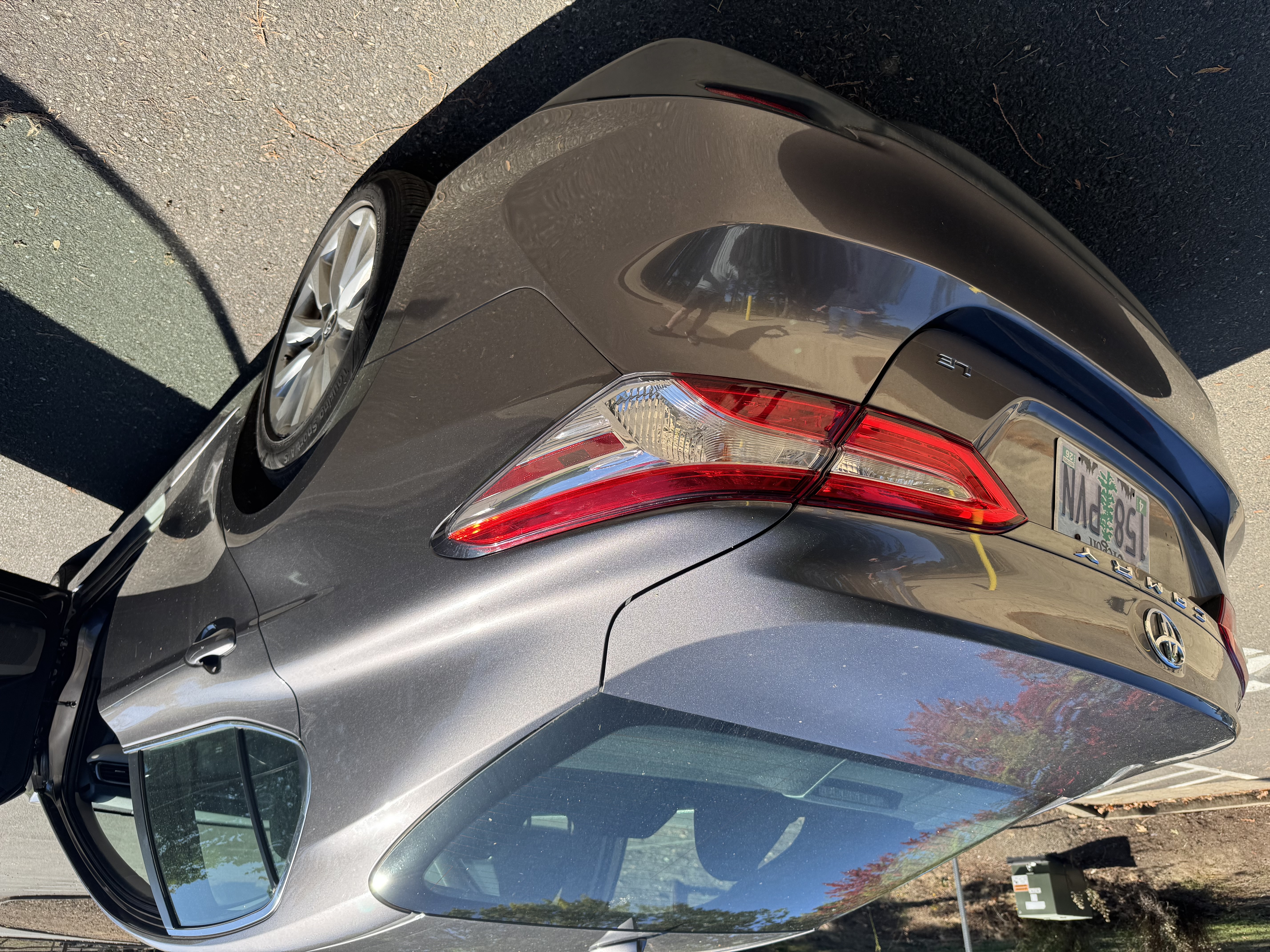 Used 2019 Toyota Camry LE FWD image 8