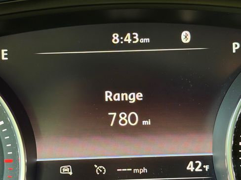 Used 2016 Volkswagen Touareg Sport image 16