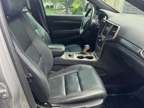 Used 2017 Jeep Grand Cherokee Limited w/ Trailer Tow Group IV image 2