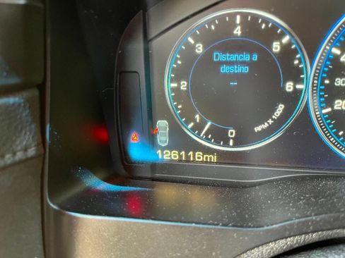 Used 2015 Cadillac Escalade ESV Premium AWD/4WD image 4