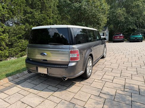 Used 2010 Ford Flex Limited AWD/4WD image 5