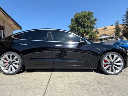 Used 2019 Tesla Model 3 Performance image 4