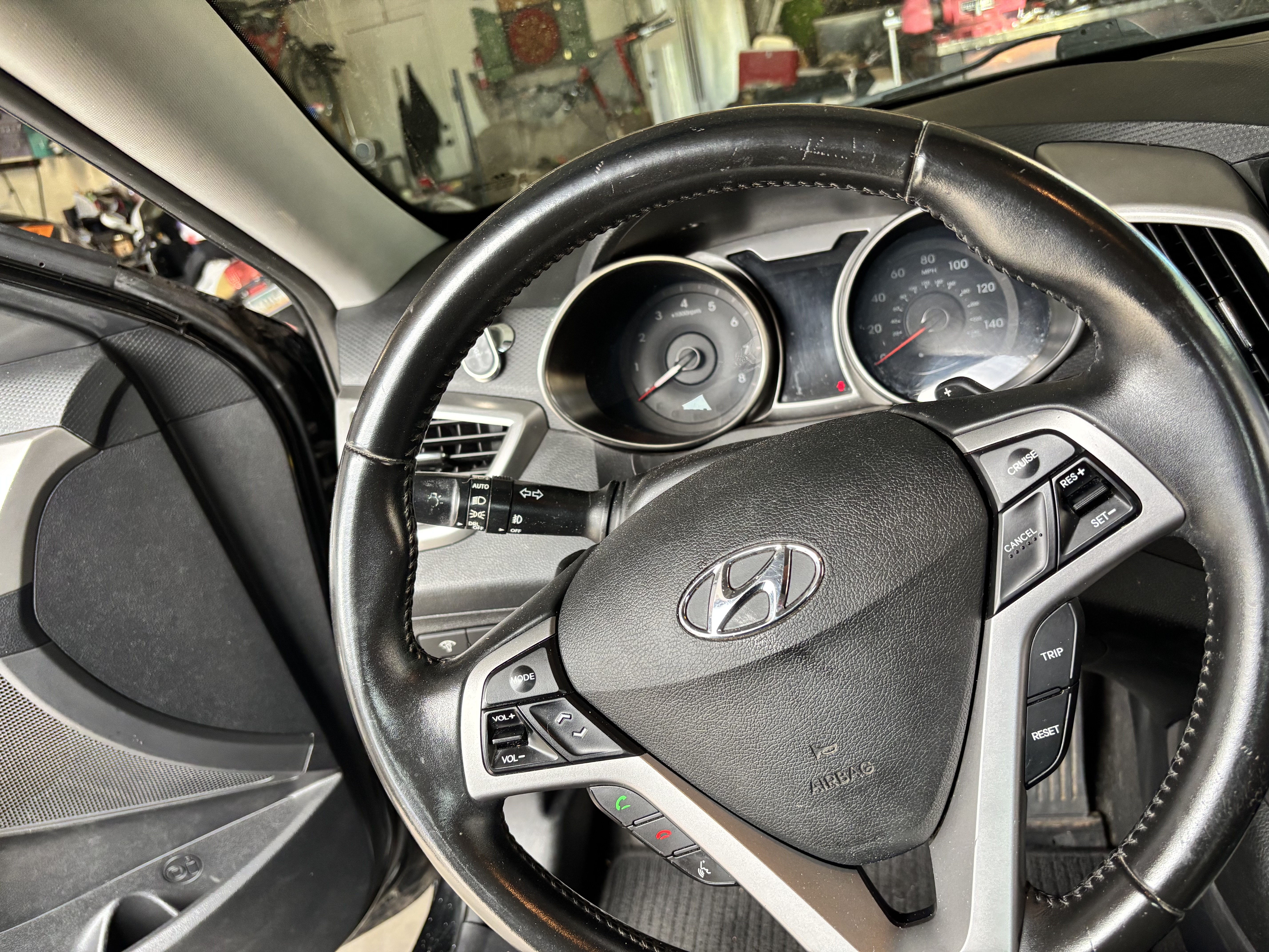 Used 2017 Hyundai Veloster FWD image 9