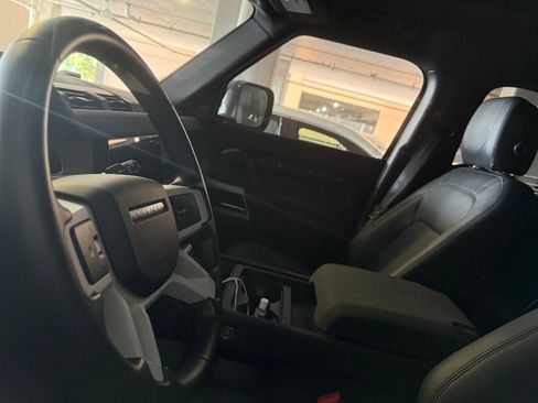 Used 2023 Land Rover Defender 110 S image 21