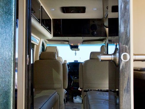Used 2018 Mercedes-Benz Sprinter 3500 image 8
