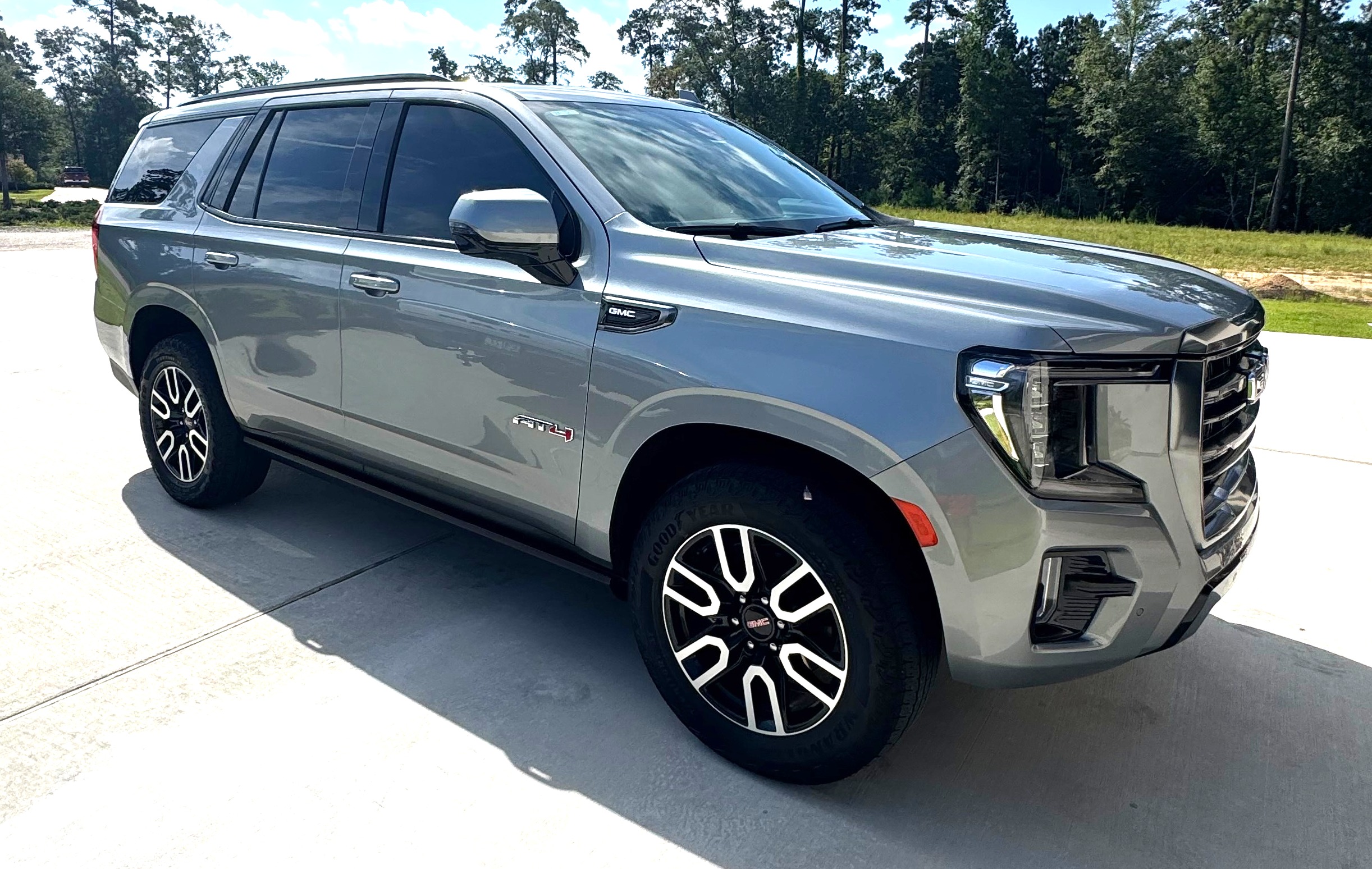 Used 2024 GMC Yukon AT4 w/ AT4 Premium Package AWD/4WD image 6