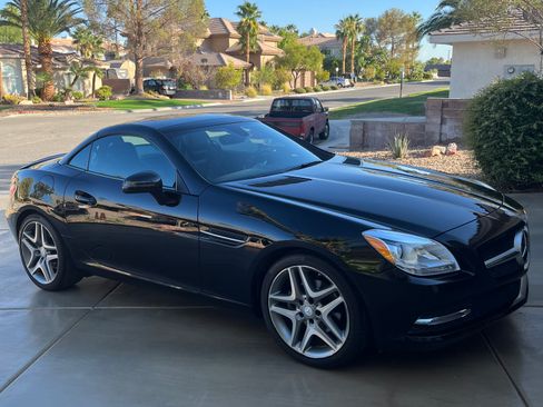 Used 2013 Mercedes-Benz SLK 250 image 2