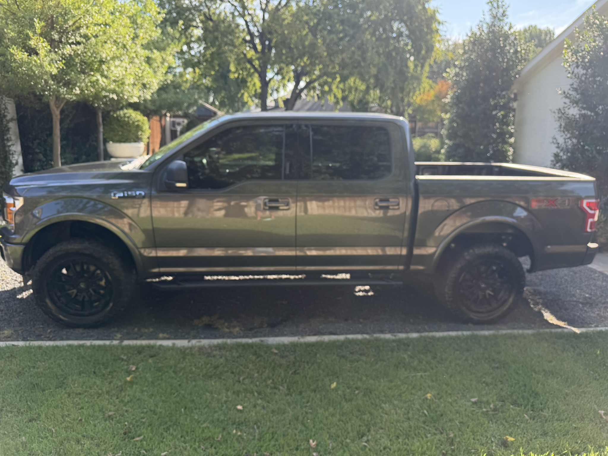 Used 2018 Ford F150 XLT w/ Equipment Group 302A Luxury AWD/4WD image 2