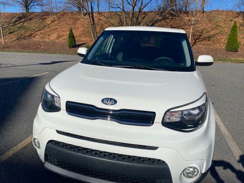 Used 2019 Kia Soul + image 1