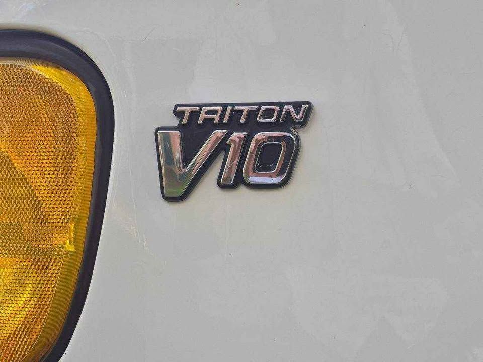 Used 2000 Ford E-350 and Econoline 350 Wagon RWD image 6