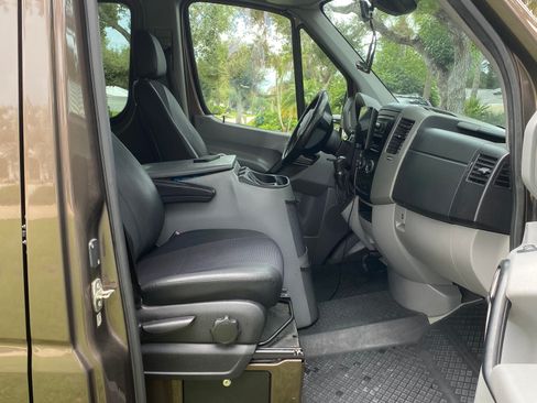 Used 2016 Mercedes-Benz Sprinter 2500 image 12