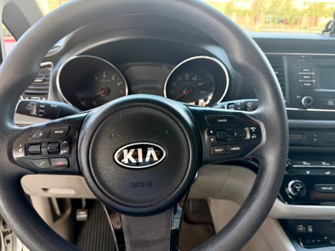 Used 2016 Kia Sedona L FWD image 6