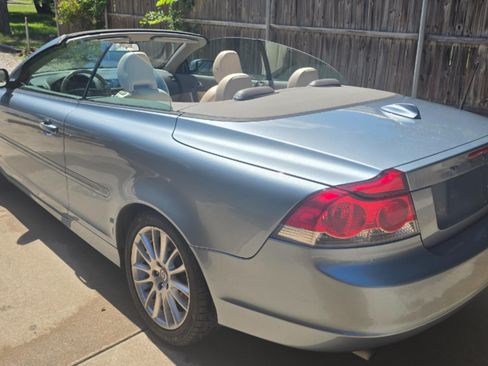 Used 2009 Volvo C70 T5 FWD image 4