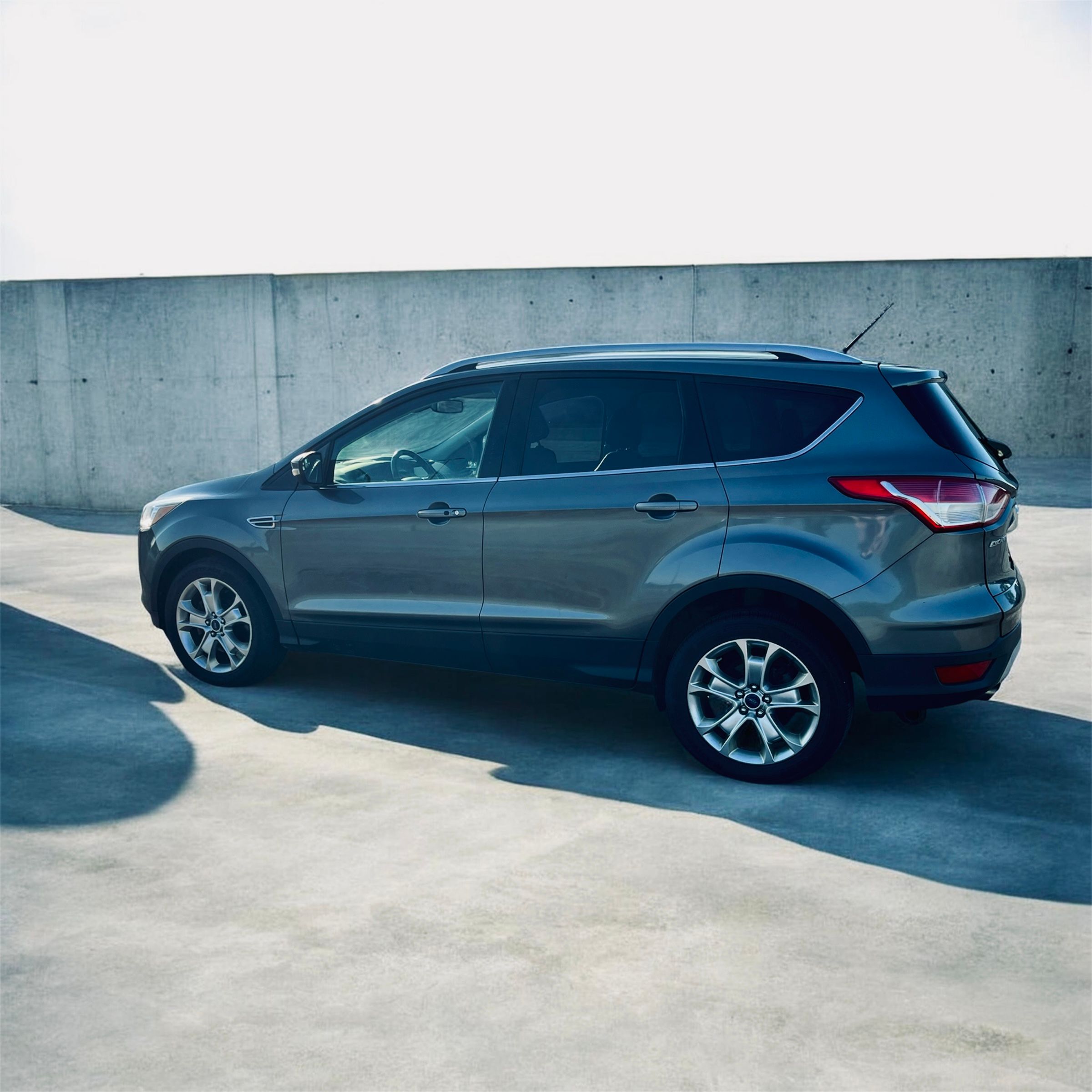 Used 2014 Ford Escape Titanium FWD image 4