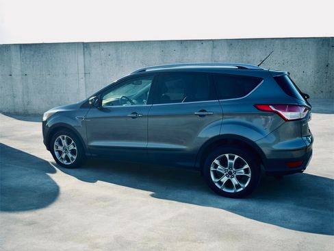 Used 2014 Ford Escape Titanium FWD image 4