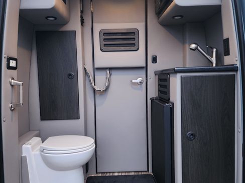 Used 2022 Mercedes-Benz Sprinter 2500 image 13