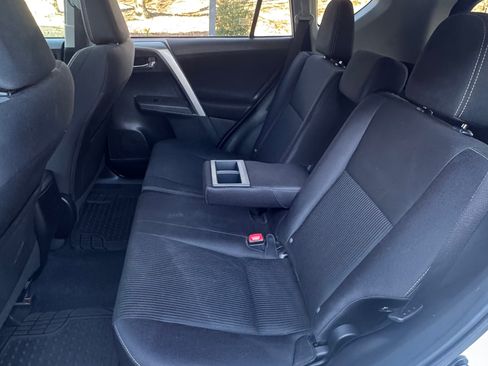 Used 2015 Toyota RAV4 XLE AWD/4WD image 14