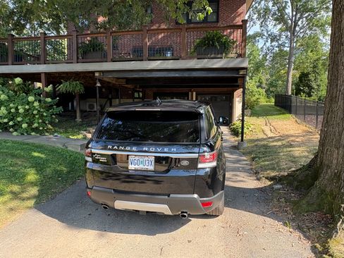 Used 2017 Land Rover Range Rover Sport HSE image 2