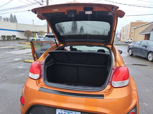 Used 2013 Hyundai Veloster Turbo w/ Ultimate Pkg image 8