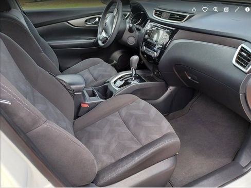 Used 2016 Nissan Rogue SV FWD image 10