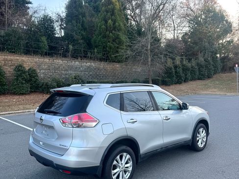 Used 2016 Nissan Rogue SV w/ SV Moonroof Package image 4