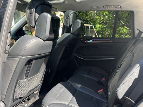 Used 2015 Mercedes-Benz GL 550 4MATIC image 6