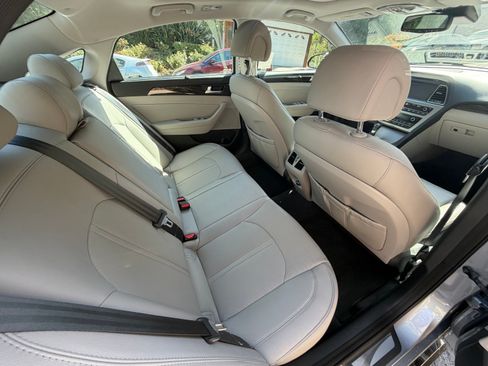 Used 2015 Hyundai Sonata Limited w/ Option Group 06 FWD image 12