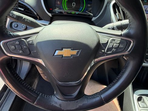 Used 2017 Chevrolet Volt LT w/ Comfort Package FWD image 9
