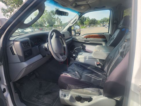 Used 2004 Ford F250 Lariat image 4