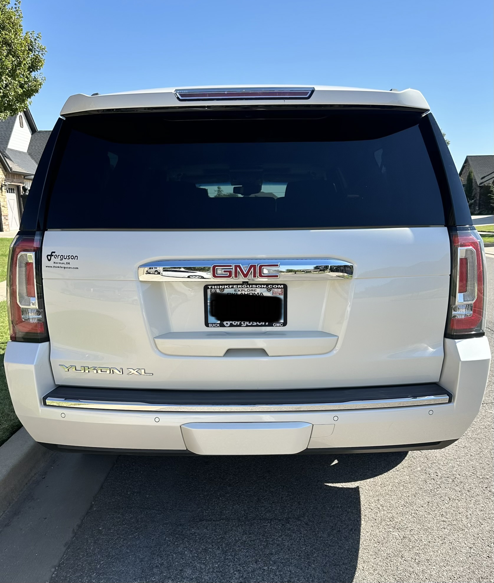 Used 2015 GMC Yukon XL Denali w/ Touring Package AWD/4WD image 4