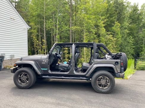 Used 2016 Jeep Wrangler Unlimited Sahara AWD/4WD image 10