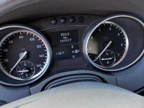 Used 2012 Mercedes-Benz GL 450 4MATIC image 4