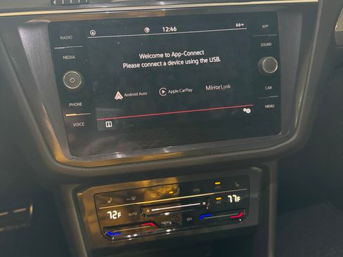 Used 2022 Volkswagen Tiguan SE R-Line image 15