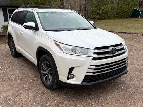 Used 2018 Toyota Highlander XLE AWD/4WD image 2