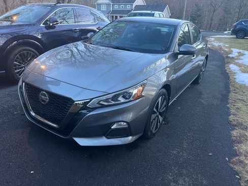 Used 2022 Nissan Altima 2.5 SV image 1