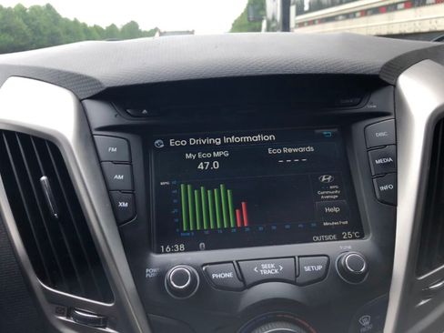 Used 2012 Hyundai Veloster image 11