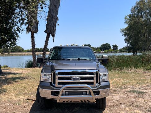 Used 2006 Ford F350 Lariat AWD/4WD image 1