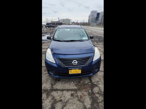 Used 2013 Nissan Versa S Plus image 10