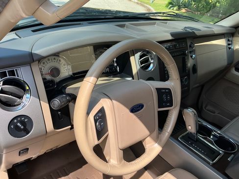 Used 2013 Ford Expedition XLT RWD image 8