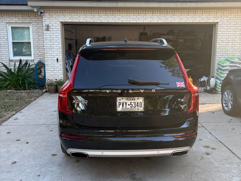 Used 2017 Volvo XC90 T6 Momentum w/ Vision Package image 5