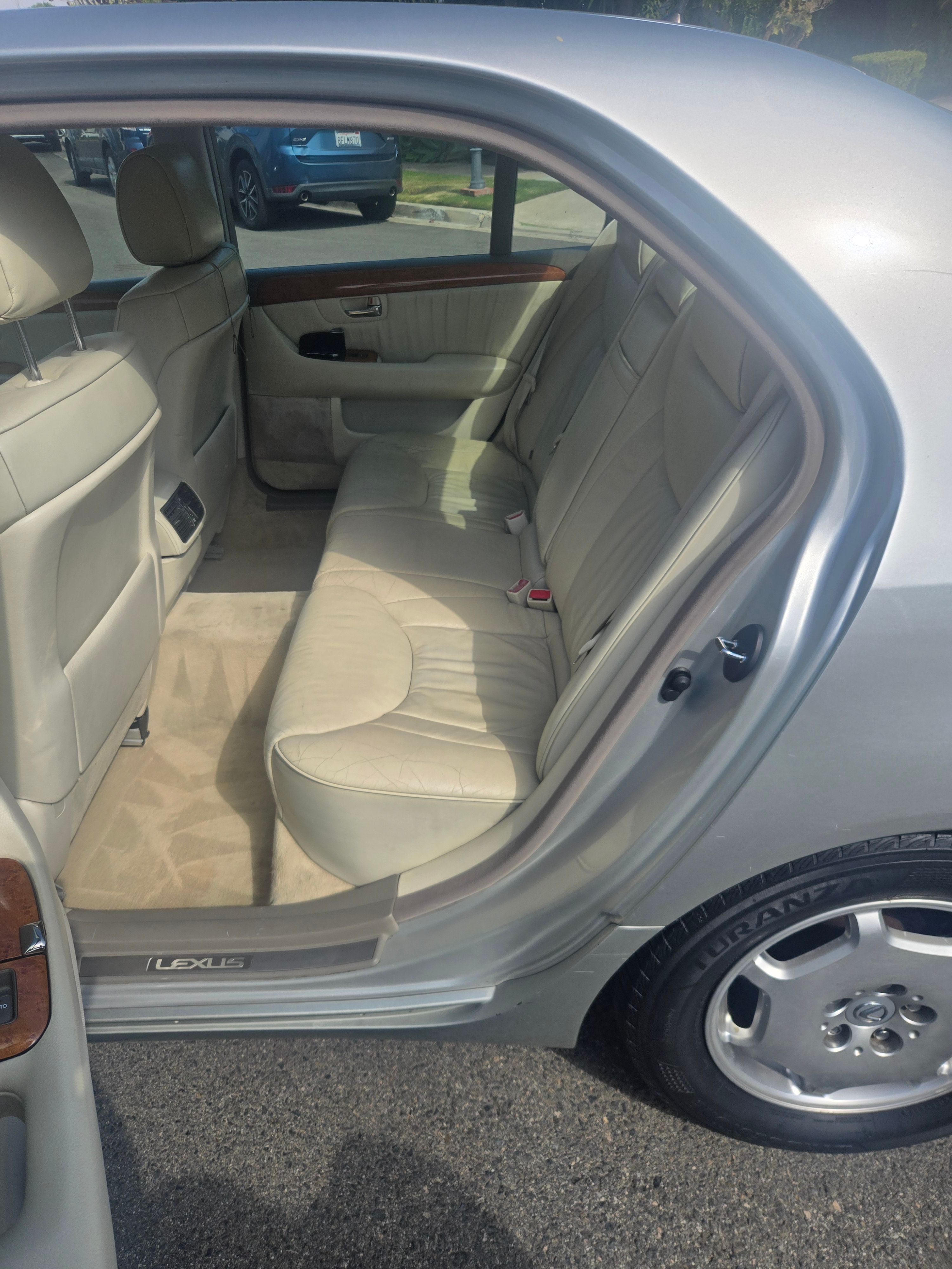 Used 2002 Lexus LS 430 RWD image 11