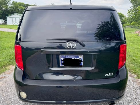 Used 2009 Scion xB FWD image 8