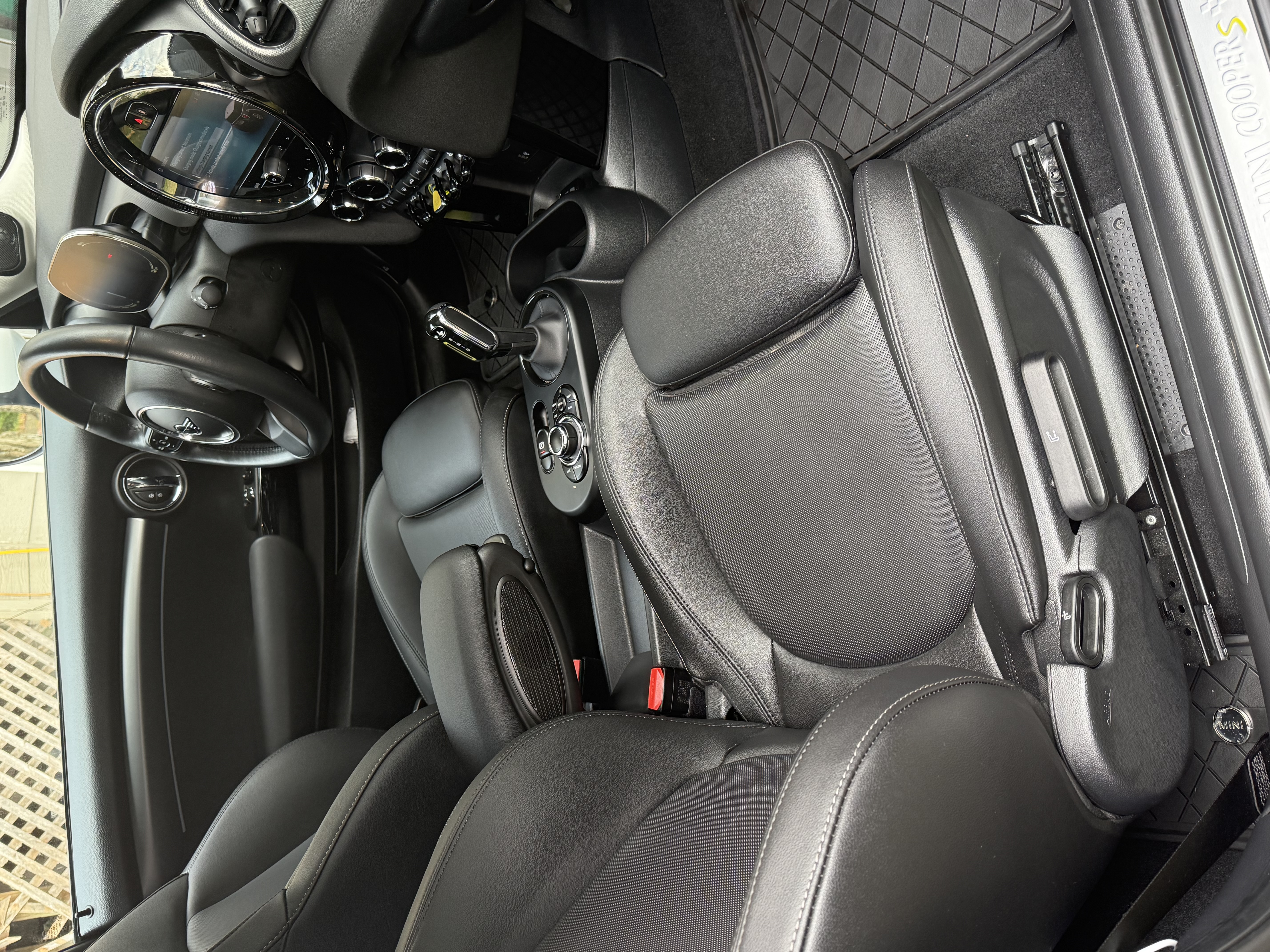 Used 2024 MINI Cooper SE FWD image 17