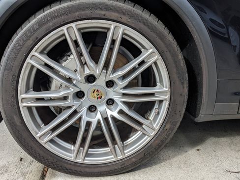 Used 2014 Porsche Cayenne S image 15