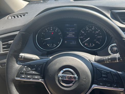 Used 2020 Nissan Rogue SV AWD/4WD image 9