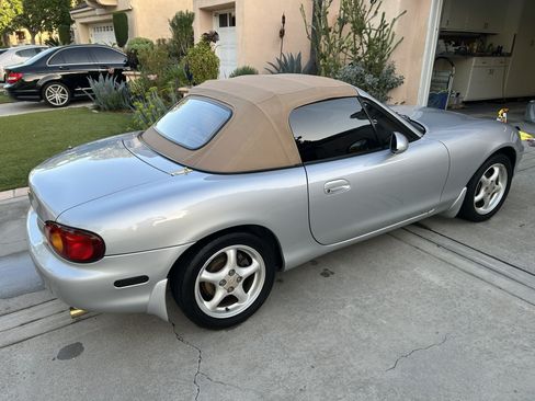Used 1999 MAZDA MX-5 Miata image 18