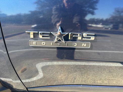 Used 2020 Chevrolet Silverado 2500 LTZ w/ LTZ Texas Edition image 15