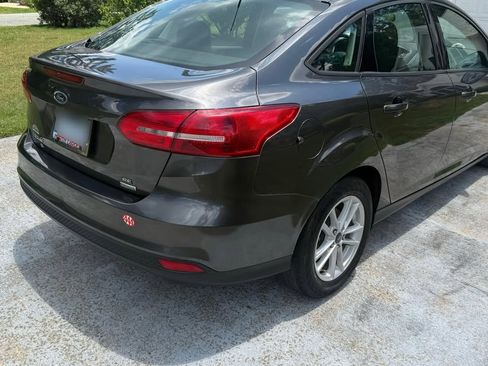 Used 2018 Ford Focus SE FWD image 4